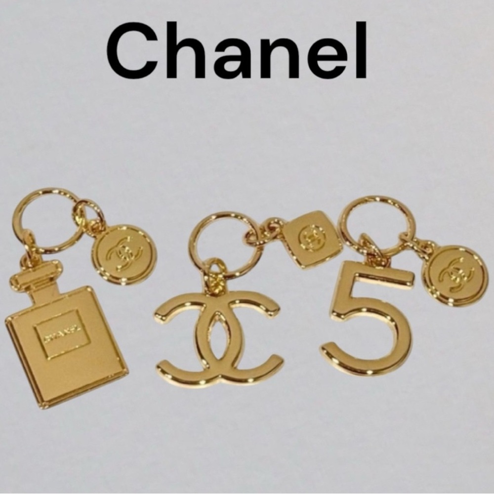 Chanel Gold Keychain Set Bag
NWT
Charm No 5 Bottle Chanel No 5
Double CC - Picture 3 of 6